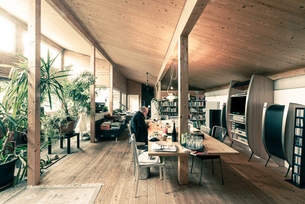 Innenperspektive Büro und Besprechungsbereich unser Raum zum Leben und Arbeiten