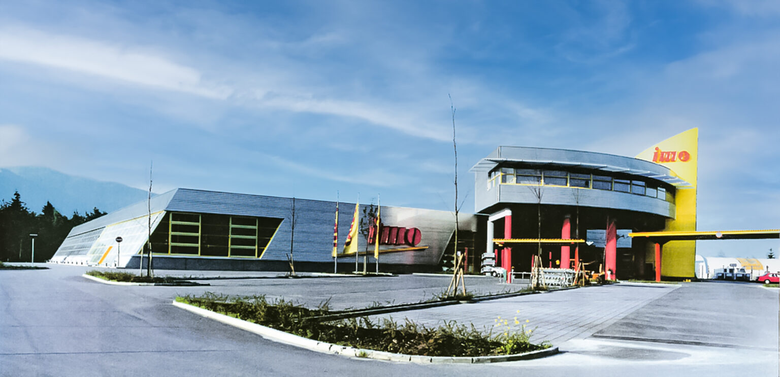 Baumarkt in Villach Blick vom Parkplatz